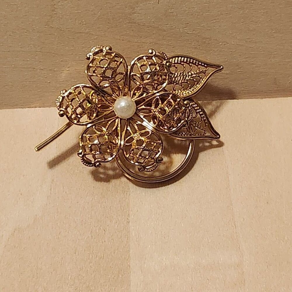 Vintage Gold Tone Filigree Flower Brooch Faux Cultured Pearl Mid Century